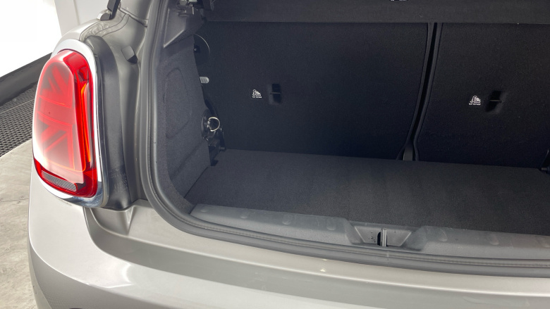 MINI Hatchback 1.5 Cooper Classic 3dr Auto Petrol Hatchback